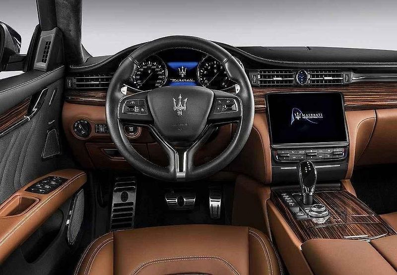 Maserati Quattroporte.