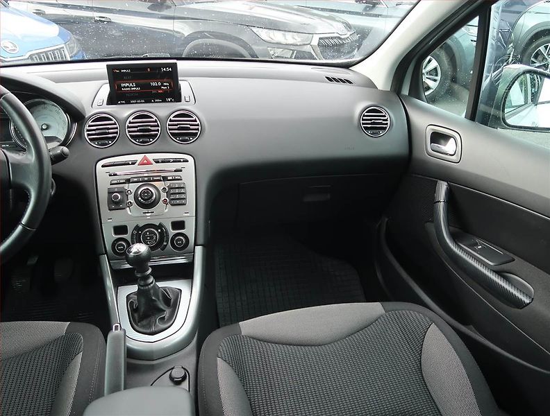 Peugeot 308 (2012) 1.6 HDi, Navi, Xenony - fotka 8 z 17