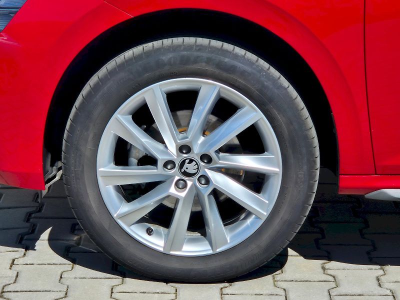 Škoda Kamiq (2025) Top Selection 1.0TSi 85kW 7° a - fotka 30 z 30