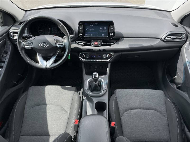 Hyundai i30 1,5 T-GDI Combi Smart PDC - fotka 6 z 23