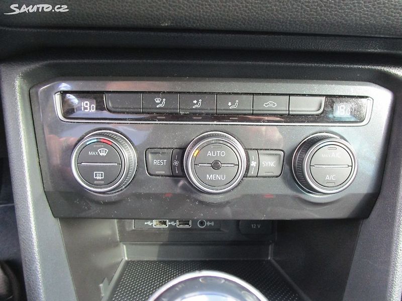 Volkswagen Tiguan 1,5TSI-96KW-NOVÁ STK+OLEJ - fotka 23 z 27
