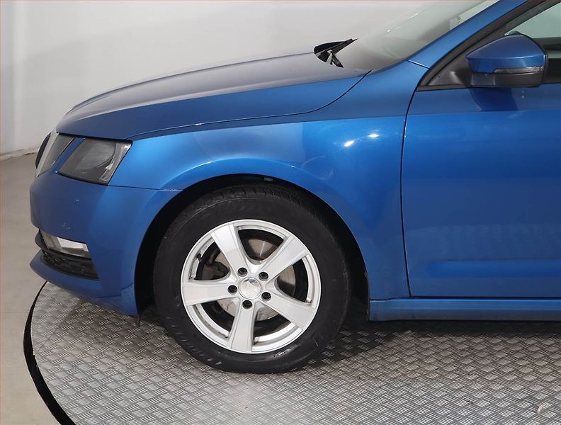 Škoda Octavia (2018) 1.6 TDI, Tempomat - fotka 14 z 14