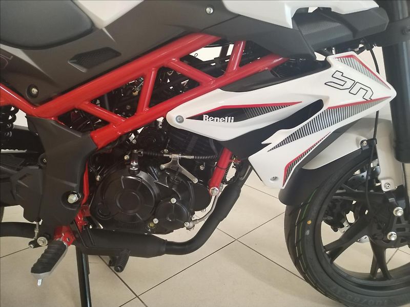 Benelli BN 125 - White   0,1 - fotka 6 z 14