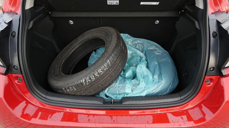 Mazda 2 1.5 Hybrid e-CVT Agile - fotka 20 z 22