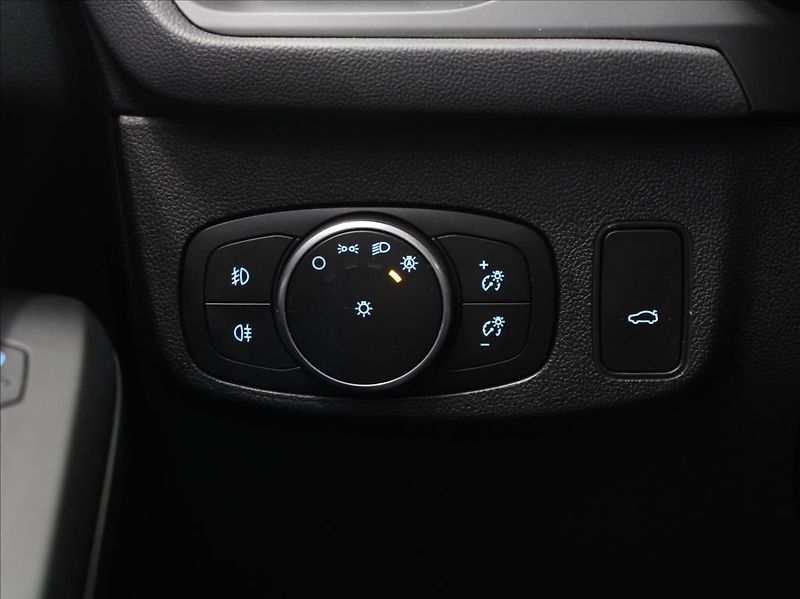 Ford Focus 1,5 EB 110kW AT Titan.X 1.maj. - fotka 20 z 24