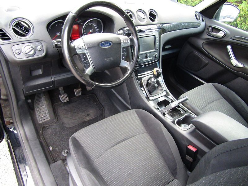 Ford Galaxy (2011) 2.0 TDCi 103kW 7MÍST - fotka 13 z 38