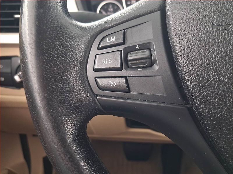 BMW Řada 3 (2014) 318 d, Automat, Navi, Tempomat - fotka 18 z 22