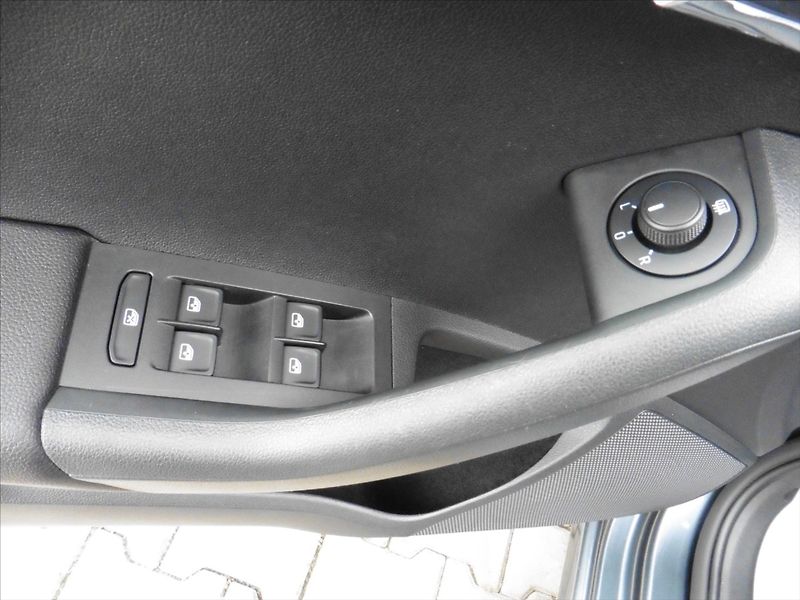 Škoda Octavia 1,6 TDi III Combi Style - fotka 9 z 18