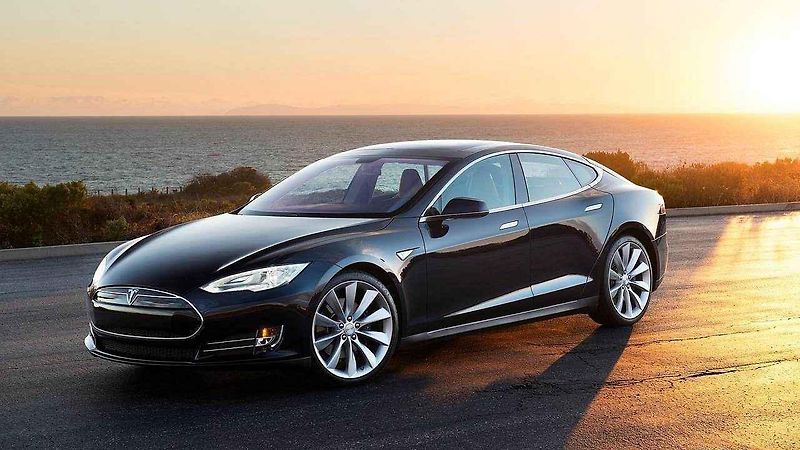 Kuriózně opravená Tesla Model S.