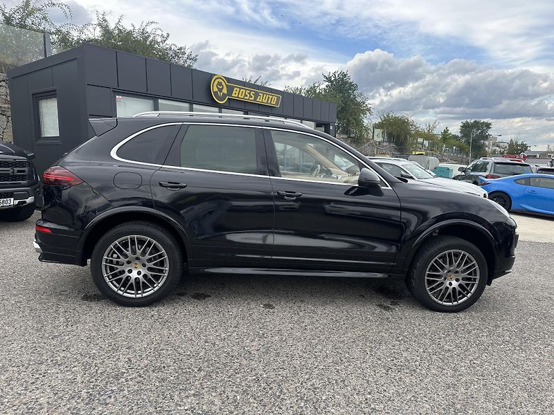 Porsche Cayenne (2016) Porsche Cayenne 2016 - fotka 9 z 19