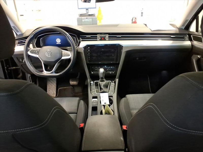 Volkswagen Passat 2,0 TDI TAŽNÉ KAMERA KEYLESS - fotka 5 z 9