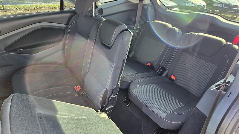 Ford Grand C-MAX 1.6 16V TITANIUM 7MÍSTNÝ  - fotka 18 z 42