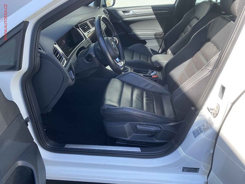 Volkswagen Golf (2017) 2.0 TDi, GTD, LED, Webasto - fotka 9 z 20