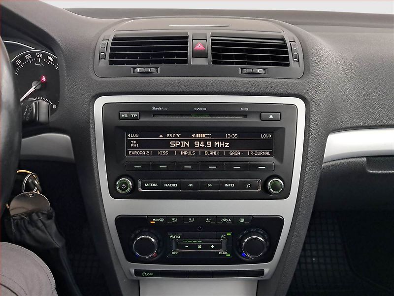Škoda Octavia (2011) 1.6 TDI, Tempomat - fotka 12 z 17