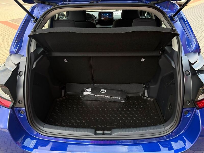 Toyota Yaris 1.5 Comfort business - fotka 16 z 17