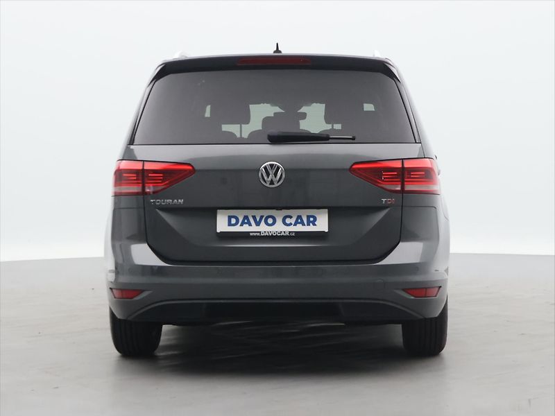 Volkswagen Touran 1,6 TDI DSG Panorama LED 1.Maj - fotka 6 z 31