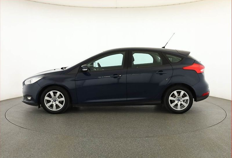Ford Focus (2016) 1.0 EcoBoost, Tempomat - fotka 3 z 15