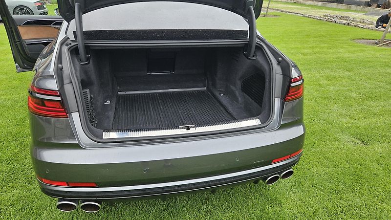 Audi S8 (2021) - fotka 7 z 24