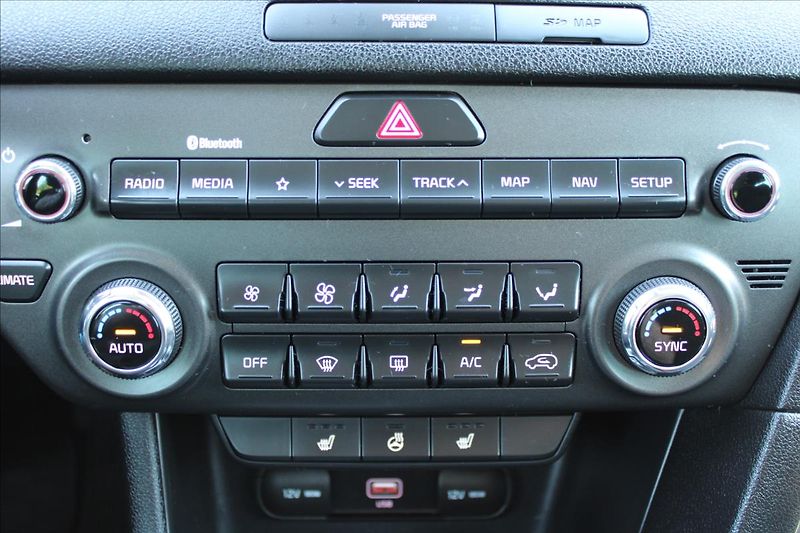 Kia Sportage 1,6 T-GDI  1MAJ,ZÁRUKA,A/T,4X4 - fotka 19 z 37