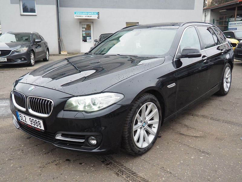 BMW Řada 5 (2014) 3.0D xDrive, Headup display - fotka 1 z 37