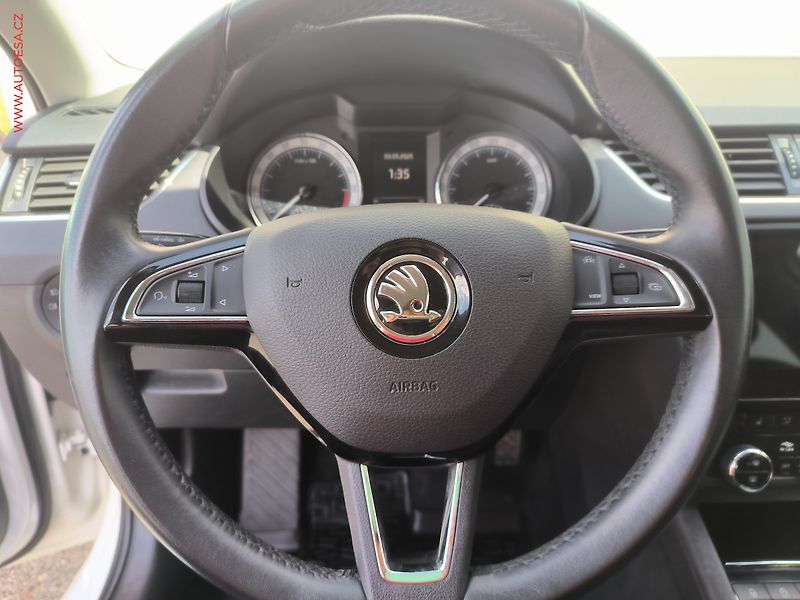 Škoda Octavia (2019) 1.6 TDi, ČR, Style, LED - fotka 18 z 24