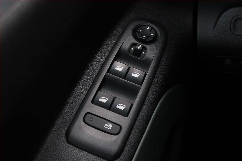 Citroën Berlingo (2020) Feel 1.5 BlueHDi, 5Míst, ČR - fotka 15 z 18