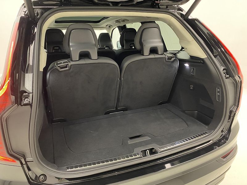 Volvo XC90 (2026) T8 AWD RECHARGE DARK ULTRA - fotka 25 z 76