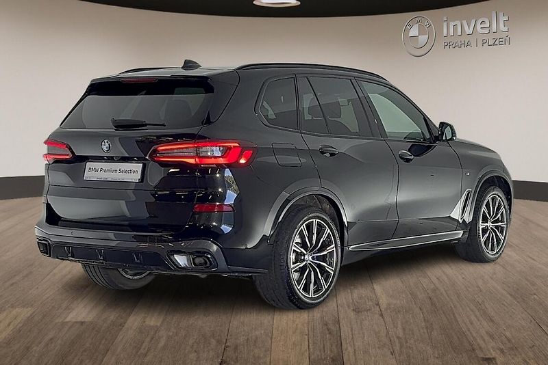 BMW X5 xDrive30d - fotka 3 z 28