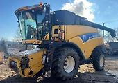 Kombajn New Holland 781 CR 9080.