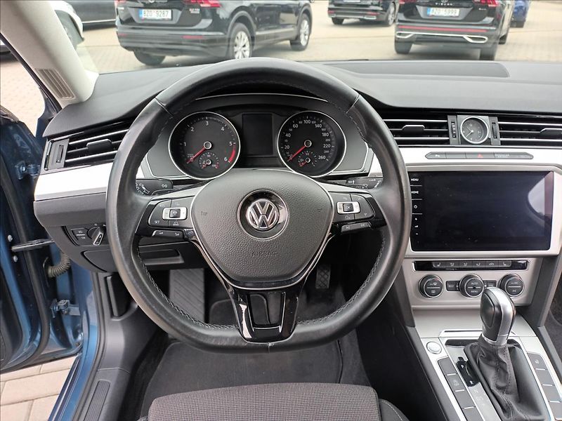 Volkswagen Passat 2,0 TDI,110kw,LED,SERVIS,TAŽNÉ - fotka 12 z 49