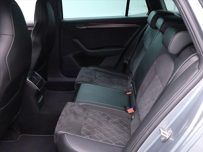 Škoda Superb 2,0 TDI 147kW Sportline DSG DP - fotka 13 z 30