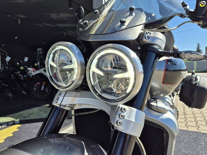 Triumph Rocket 3 (2022) GT (2022) – 1. majitel, Odpoče - fotka 11 z 26