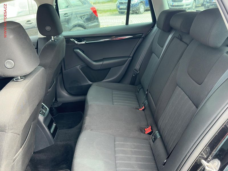 Škoda Octavia (2018) 2.0 TDi, DSG, LED, AC - fotka 10 z 24