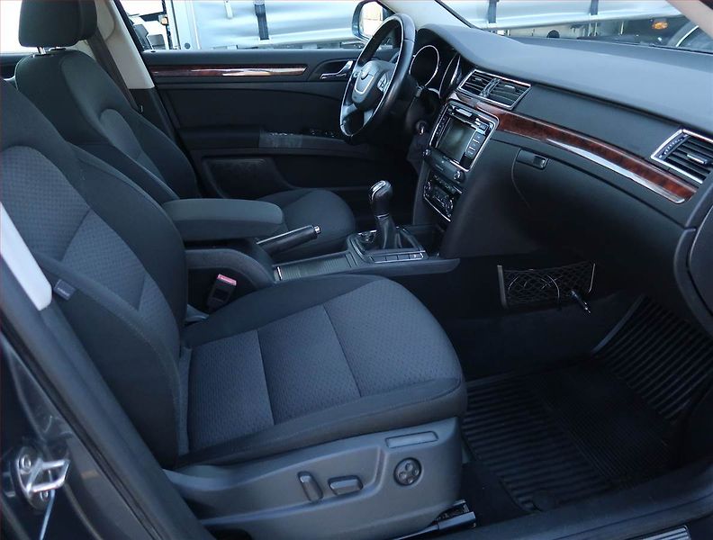 Škoda Superb (2009) Ambition Plus 2.0 TDI, Xenony - fotka 9 z 20