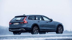 Volvo V90 Cross Country.