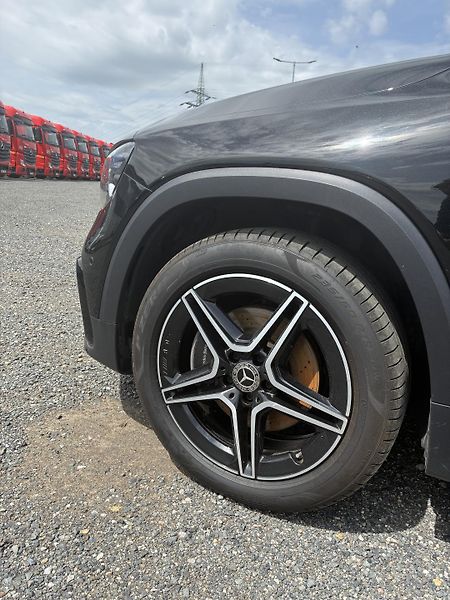 Mercedes-Benz GLB (2025) 200d 4MATIC - fotka 9 z 15