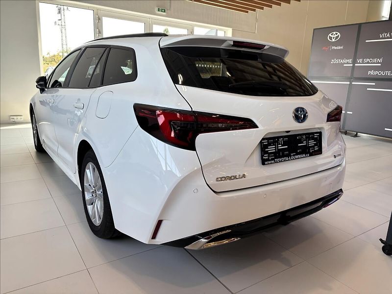 Toyota Corolla 1,8   TS Comfort Tech HEV - fotka 4 z 7