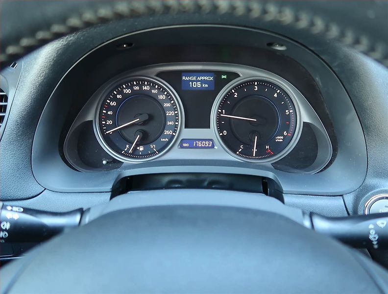 Lexus IS 200 (2010) 220 d, Tempomat, Park. senzory - fotka 11 z 15
