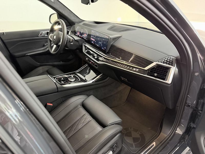 BMW X7 BMW X7 xDrive40d M-Sport  - fotka 49 z 50