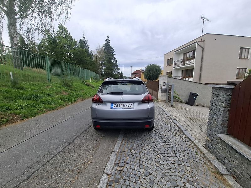 Peugeot 2008 (2019) Perfektni tech.stav - fotka 10 z 20