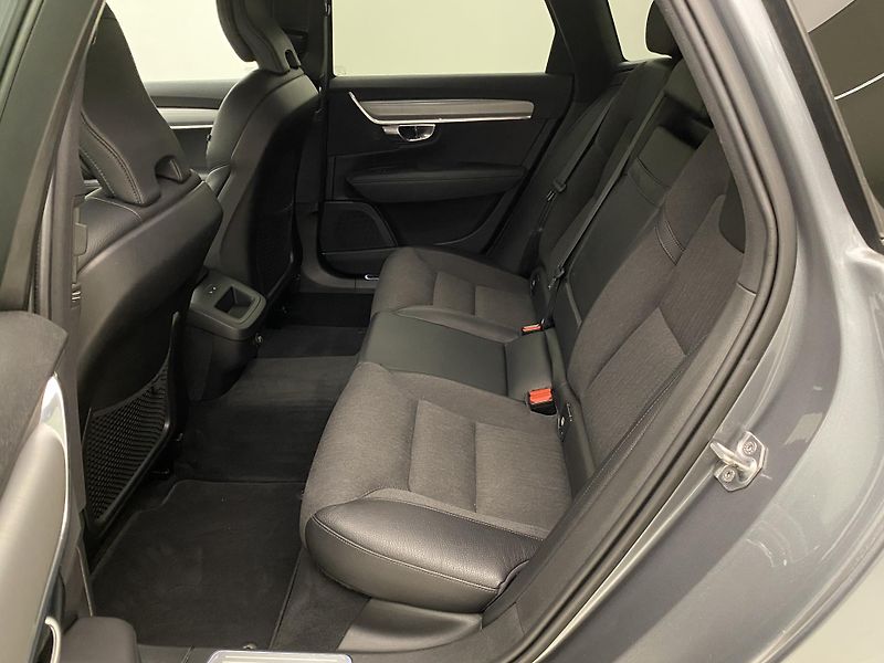 Volvo V90 D4 AWD MOMENTUM AUT  - fotka 5 z 48