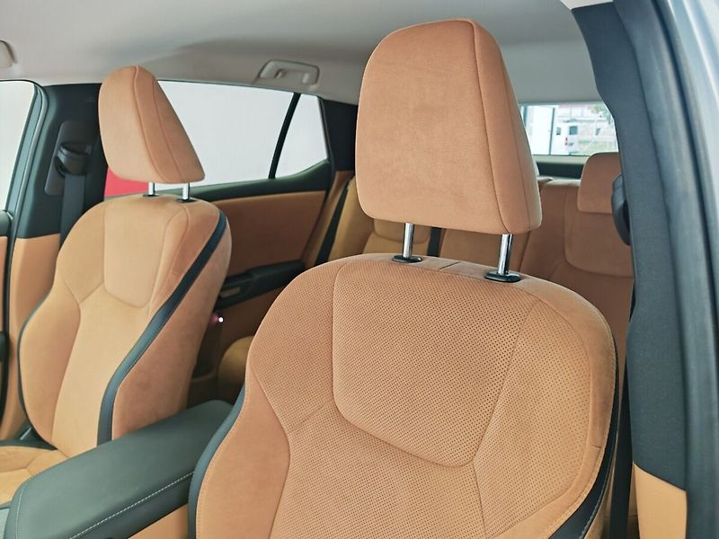 Lexus RZ 450e 450e DIRECT4 LUXURY Elektro 15 - fotka 15 z 39