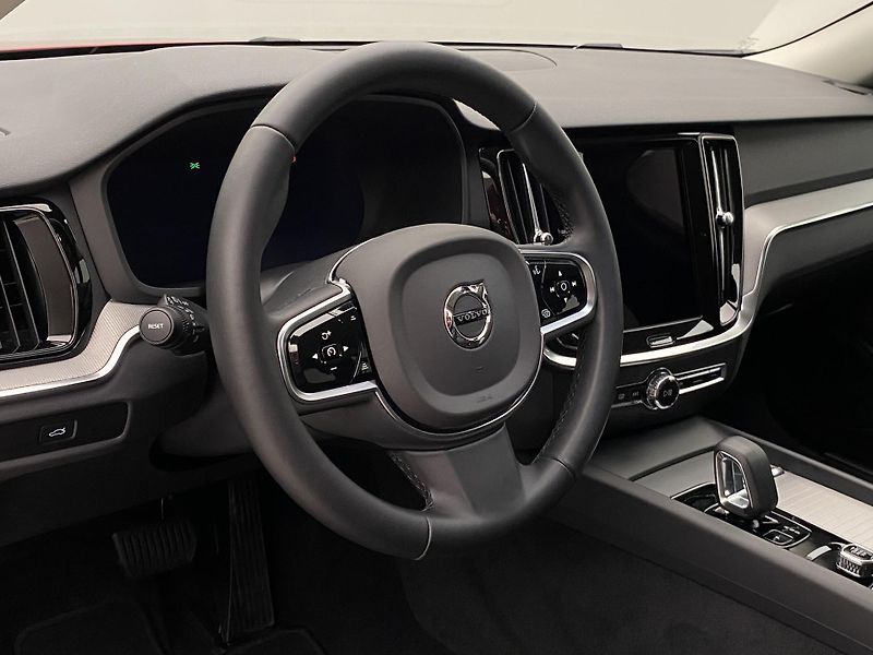 Volvo V60 B4 DARK PLUS AUT CZ - fotka 18 z 50