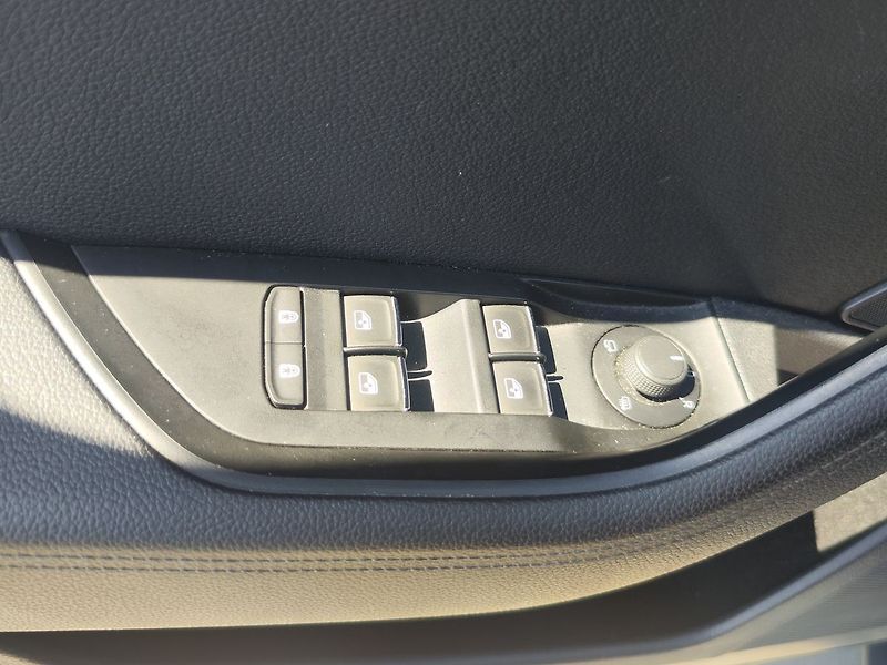 Škoda Superb 2.0 TDI/147kW 4x4 L&K DSG - fotka 37 z 39