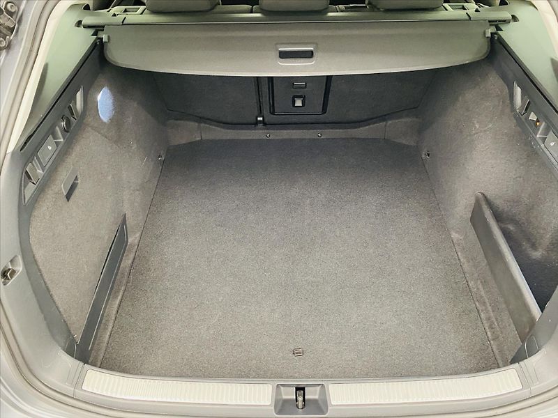 Škoda Superb 2,0 TDI 110kW DSG Selection - fotka 28 z 30