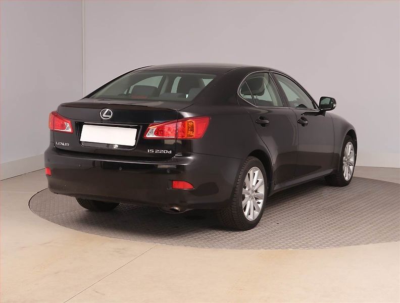 Lexus IS 200 (2010) 220 d, Tempomat, Park. senzory - fotka 5 z 15