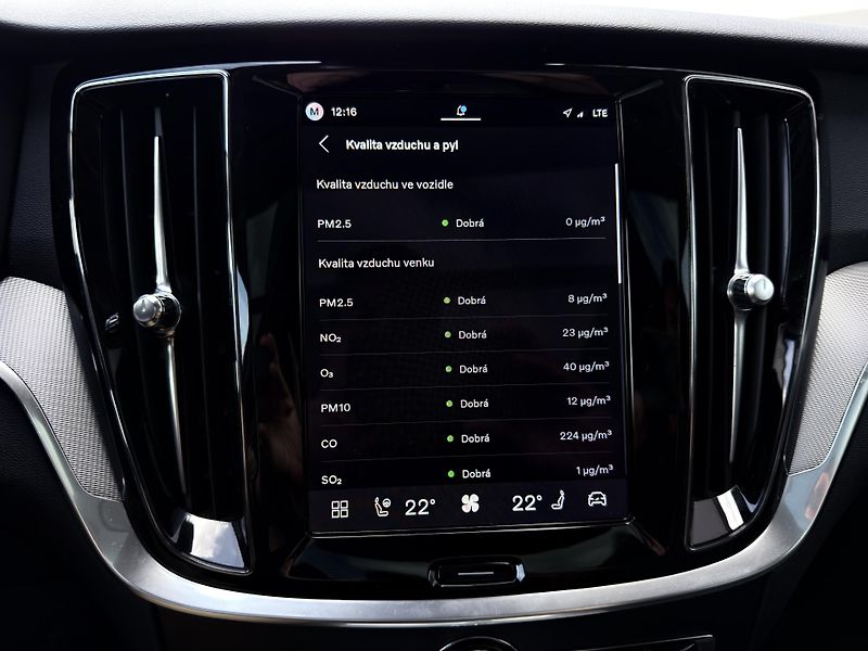 Volvo V60 B4 FWD // PLUS DARK + kola - fotka 48 z 54
