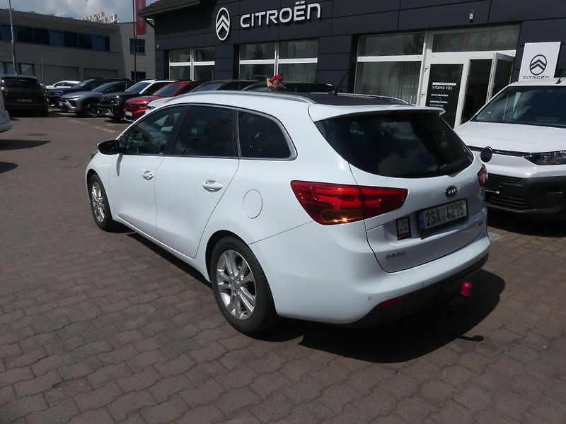Kia Ceed (2014) 1,6 CRDi - fotka 7 z 22