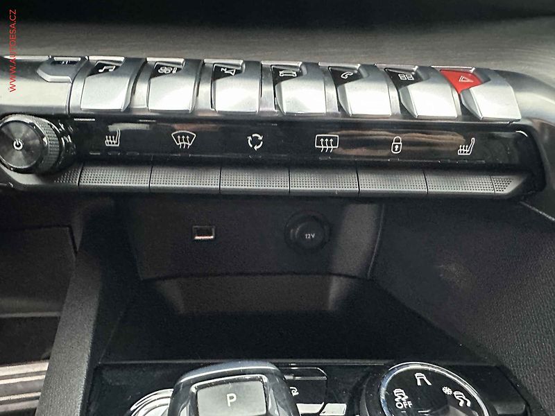 Peugeot 3008 (2017) 2.0HDi, ČR, AT, LED, navi - fotka 13 z 17