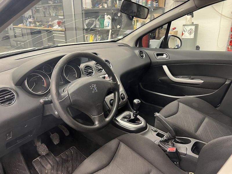 Peugeot 308 1.6HDi 68kW - fotka 9 z 17